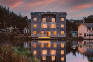 Siren Inn Cover Siren Inn Cover